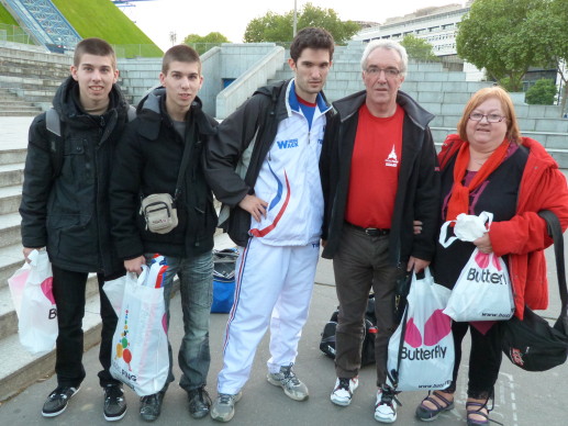 Claude Bonhomme et les bénévoles de l'ASPTT Nancy avec Emmanuel Lebesson Claude Bonhomme et les bénévoles de l'ASPTT Nancy avec Emmanuel Lebesson