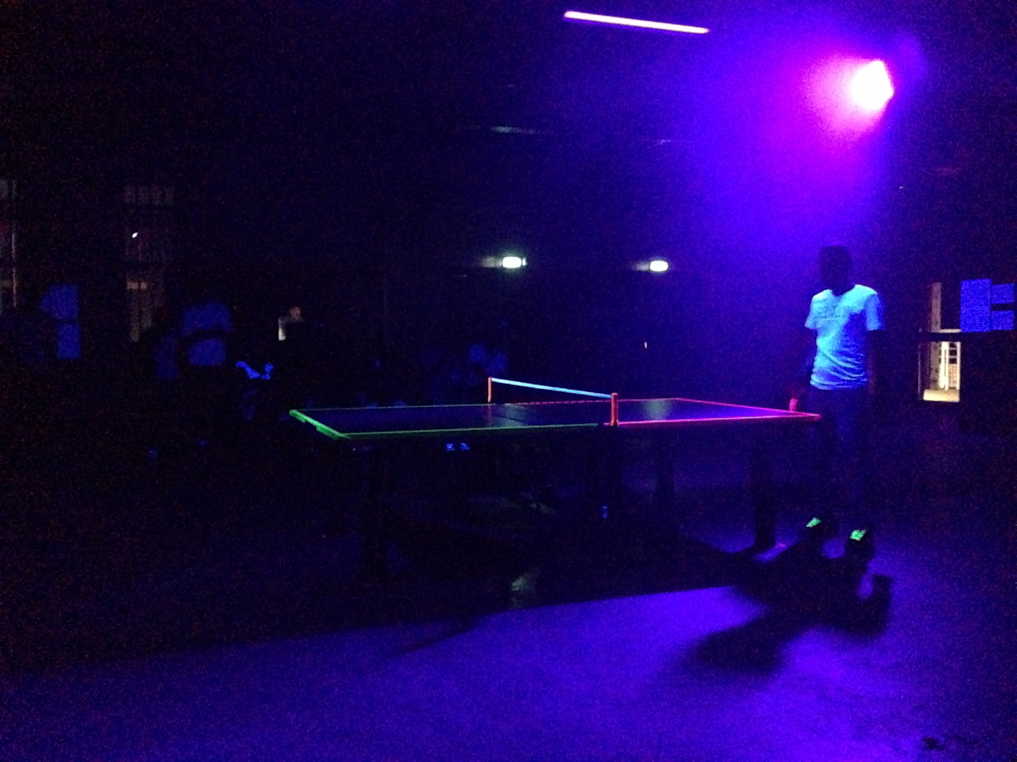 Le Sucre Ping Pong Bar à Lyon en mode PING FLUO Le Sucre Ping Pong Bar à Lyon