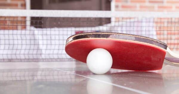 découvrez tout sur le tennis de table : règles, techniques, équipements et conseils pour améliorer votre jeu.