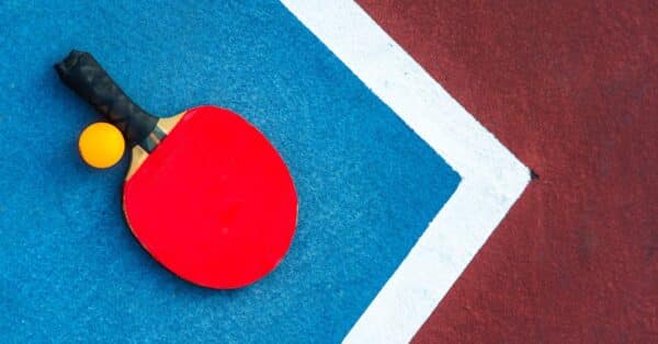 découvrez tout sur le tennis de table : règles, techniques, équipements et conseils pour améliorer votre jeu.