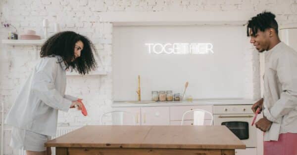 découvrez tout sur le tennis de table : règles, techniques, équipements et conseils pour améliorer votre jeu.