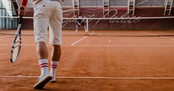 découvrez le tennis de table, un sport rapide et dynamique alliant agilité, précision et réflexes. parfait pour tous les âges et niveaux.