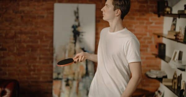 découvrez tout sur le tennis de table : techniques, règles, équipements et conseils pour améliorer votre jeu.