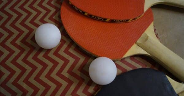 découvrez tout sur le tennis de table : règles, techniques, équipements et astuces pour améliorer votre jeu, que vous soyez débutant ou joueur confirmé.