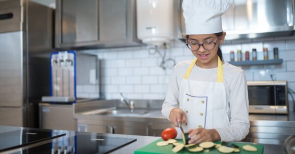découvrez l'art culinaire avec notre chef expert, maîtrisant les saveurs et techniques pour des plats raffinés et gourmands.
