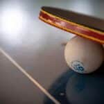 découvrez tout sur le tennis de table : règles, techniques, équipements et conseils pour améliorer votre jeu.