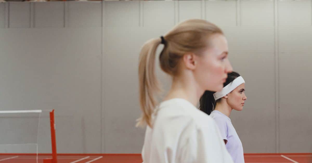 découvrez l'univers du tennis de table : techniques, équipement, règles et conseils pour améliorer votre jeu et profiter pleinement de ce sport dynamique.